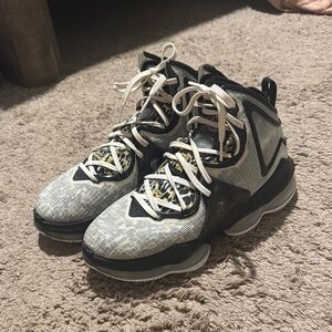 Nike LeBron 19 Leopard